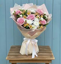 Букет цветов из:  Гвоздики, Орхидеи и Розы в Литвиново