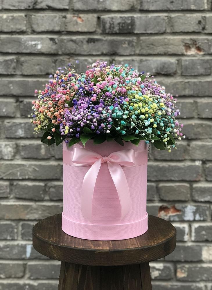 Цветочная композиция из Гипсофила и Розы в шляпной коробке в Литвиново