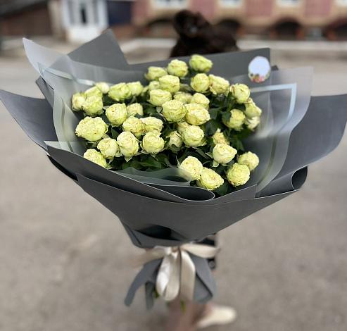 Букет Белые кустовые розы Солинеро в Литвиново