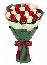 Букет Микс из красных и белых роз в Литвиново