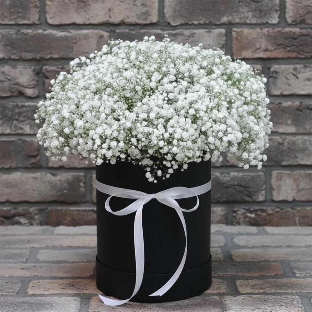 Цветочная композиция из Гипсофила в шляпной коробке в Литвиново