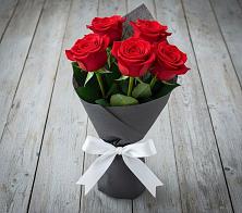 Букет 5 Красных роз Эдлесс Лав в Литвиново