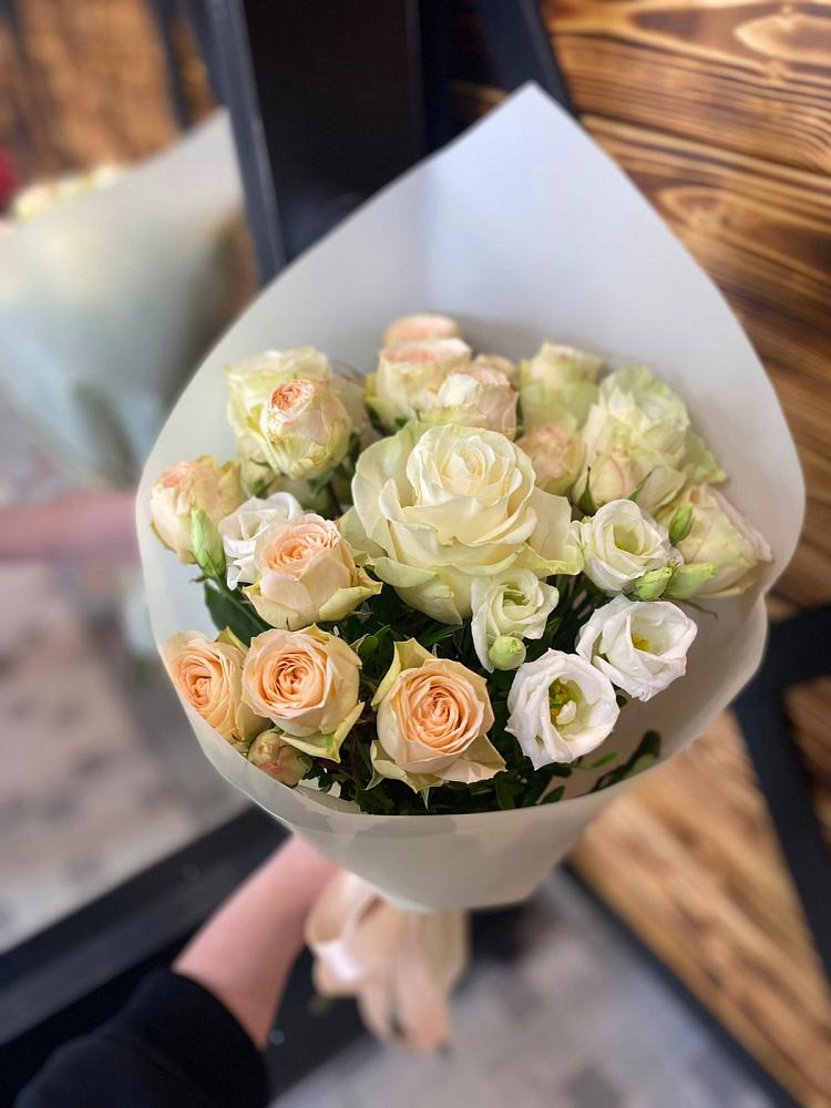 Букет цветов из: Розы и Лизиантусы в Литвиново